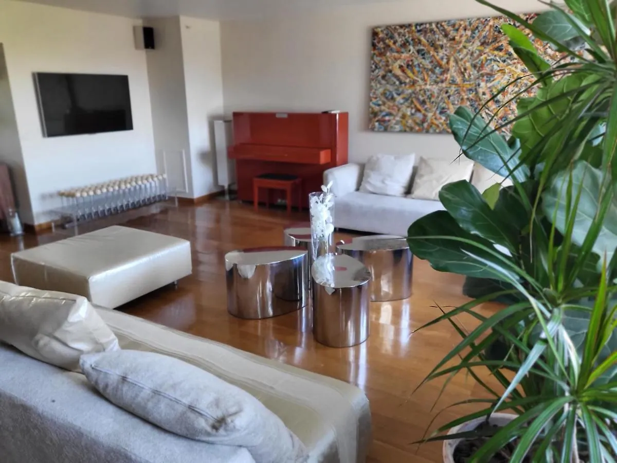 Penthouse Champs Elysees Above 5 Stars Hotel Berri Champs Elysees パリ