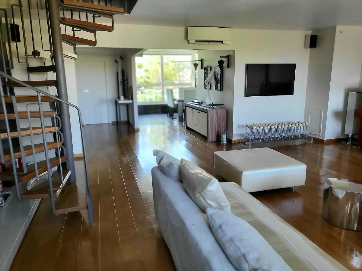 Penthouse Champs Elysees Above 5 Stars Hotel Berri Champs Elysees パリ 0*,