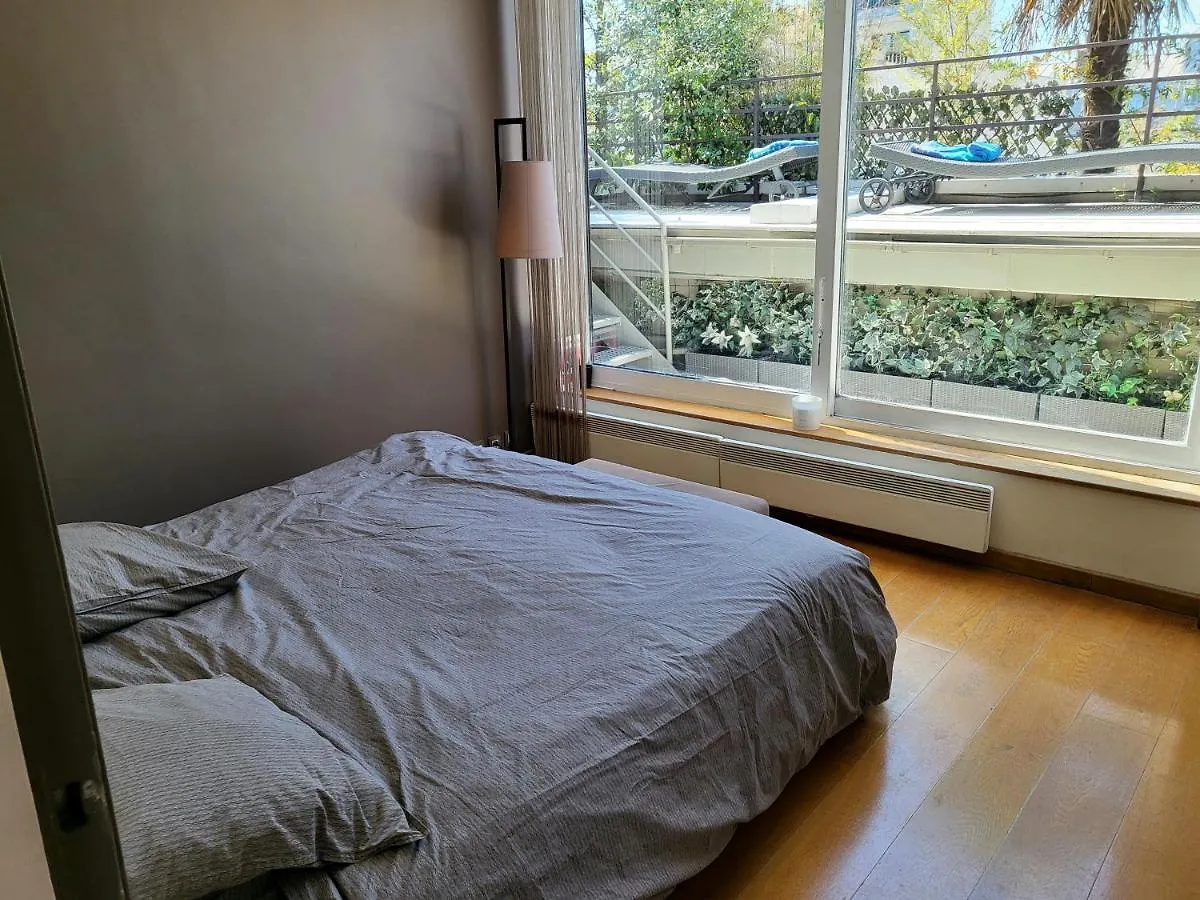 Penthouse Champs Elysees Above 5 Stars Hotel Berri Champs Elysees パリ