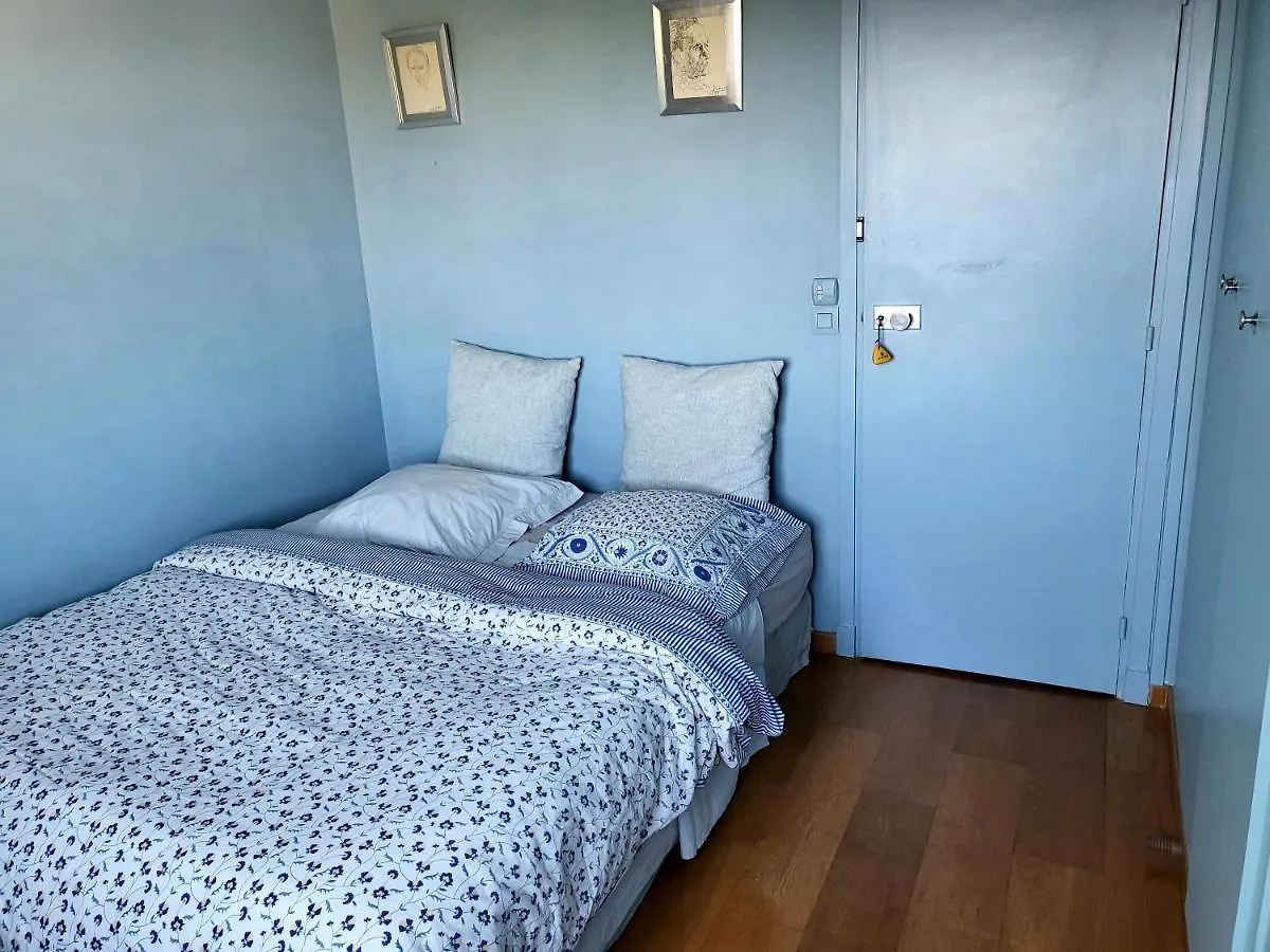 Penthouse Champs Elysees Above 5 Stars Hotel Berri Champs Elysees パリ フランス